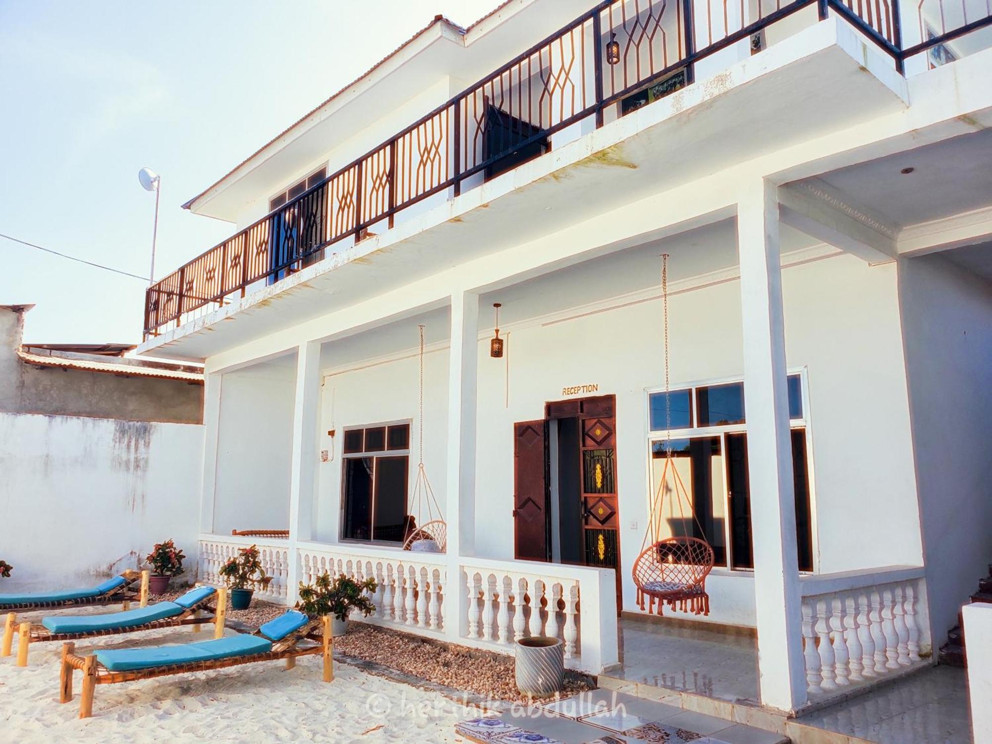 Bed and Breakfast Raha House Нунгви Экстерьер фото