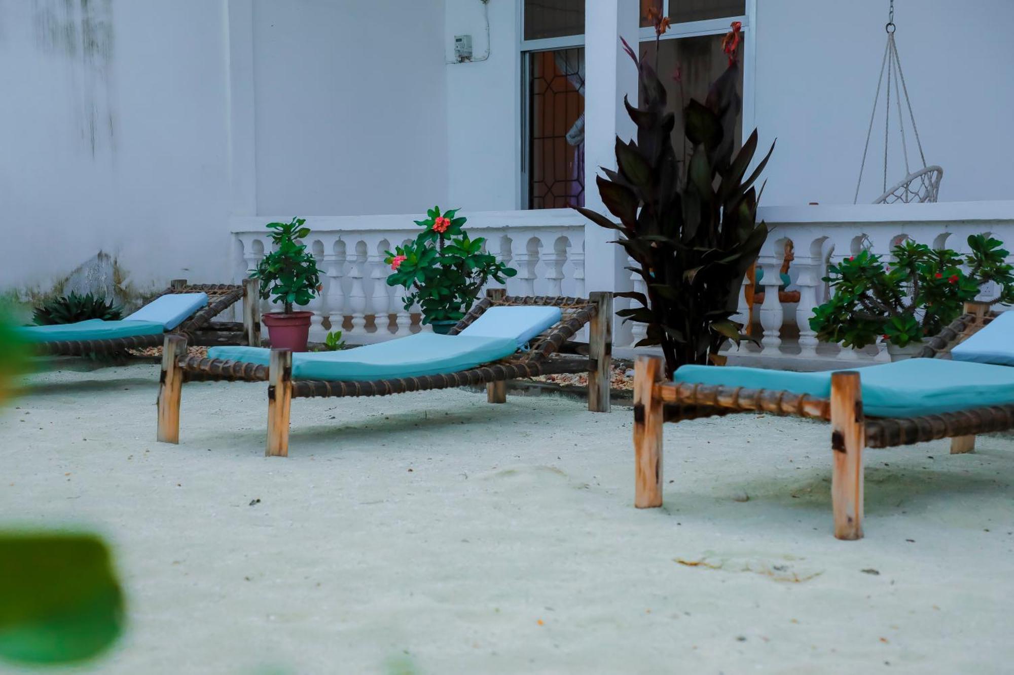 Bed and Breakfast Raha House Нунгви Экстерьер фото